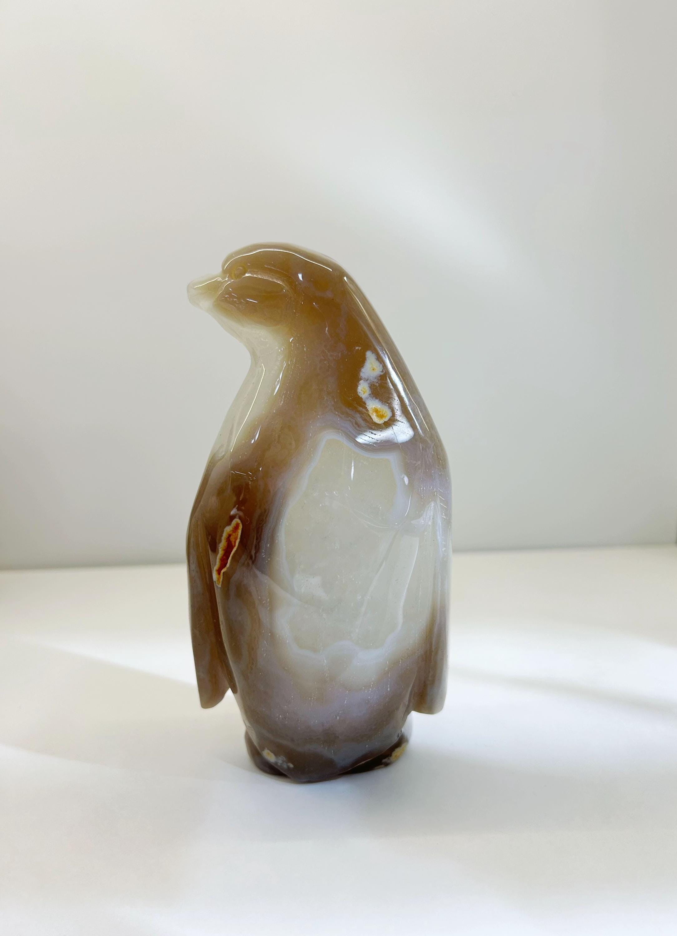 Natural Agate Geode Penguin Carving – Hand-Carved Crystal Animal Statue for Home Decor & Reiki Healing