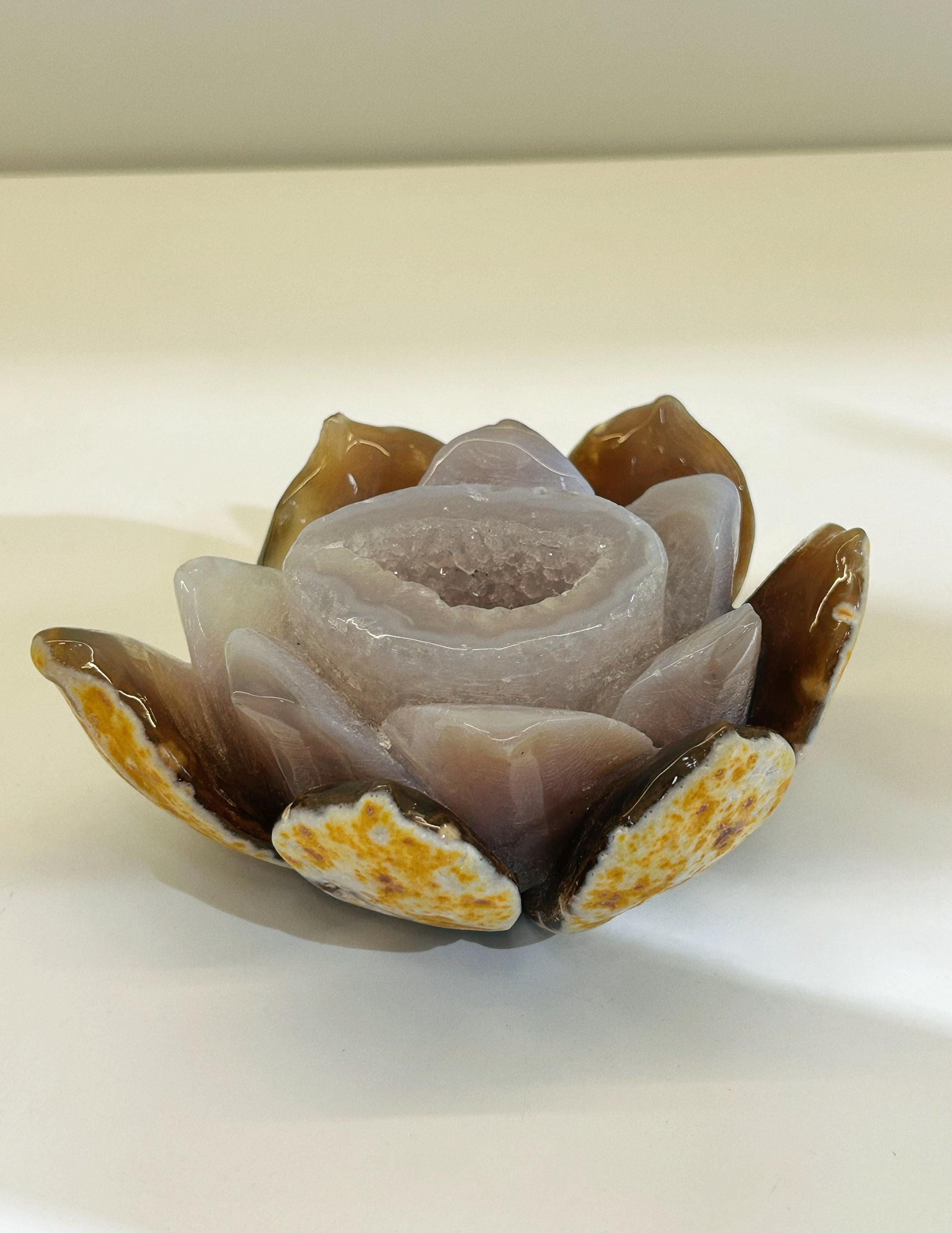 Natural Agate Geode Lotus Carving, Hand-Polished Crystal Flower Sculpture for Meditation, Reiki Healing, Home Decor & Feng Shui