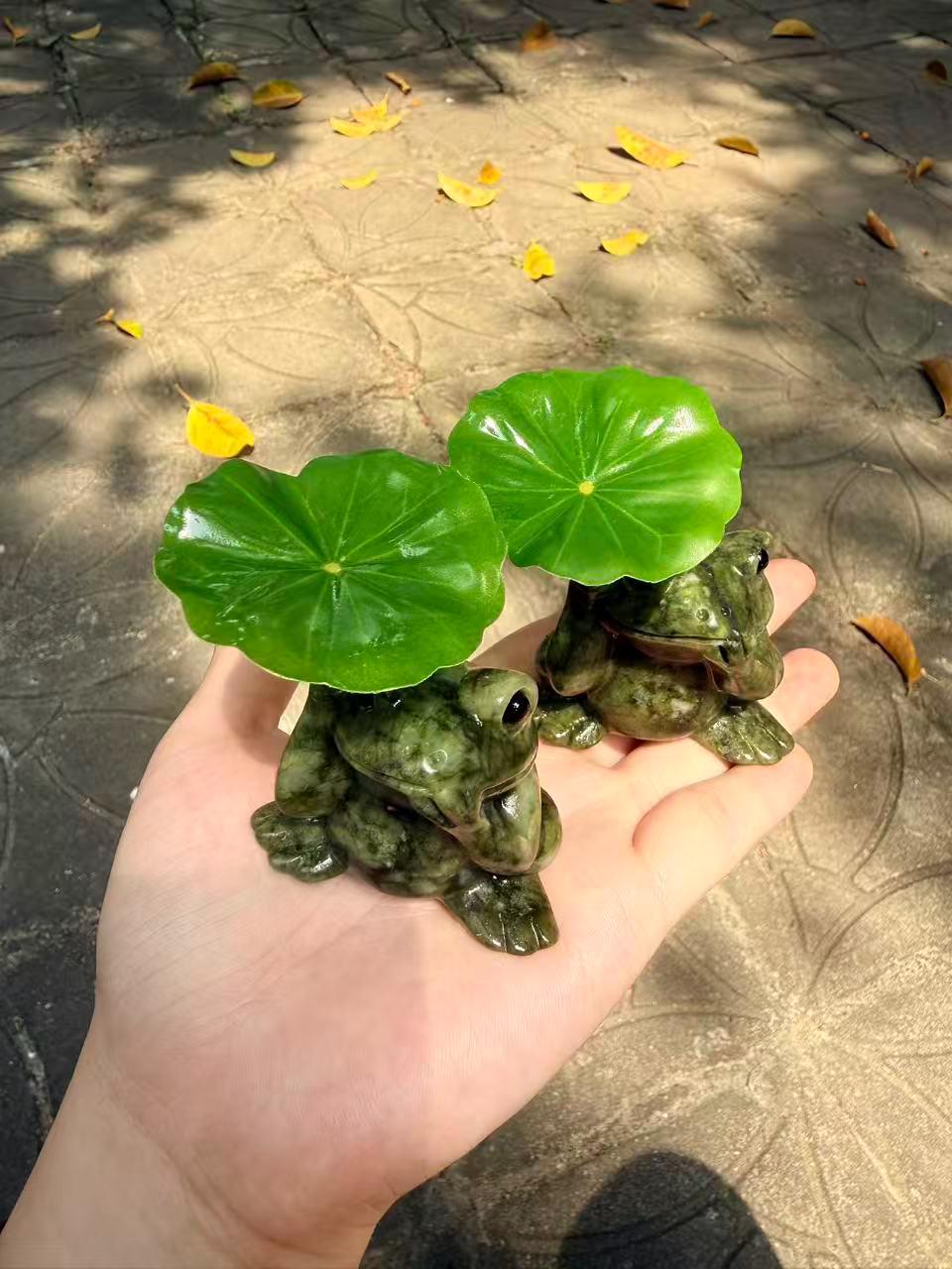 Frog Lover Crystal Figurine 2.0" Natural Green Jade With Lotus Leaf  Good Luck Gift
