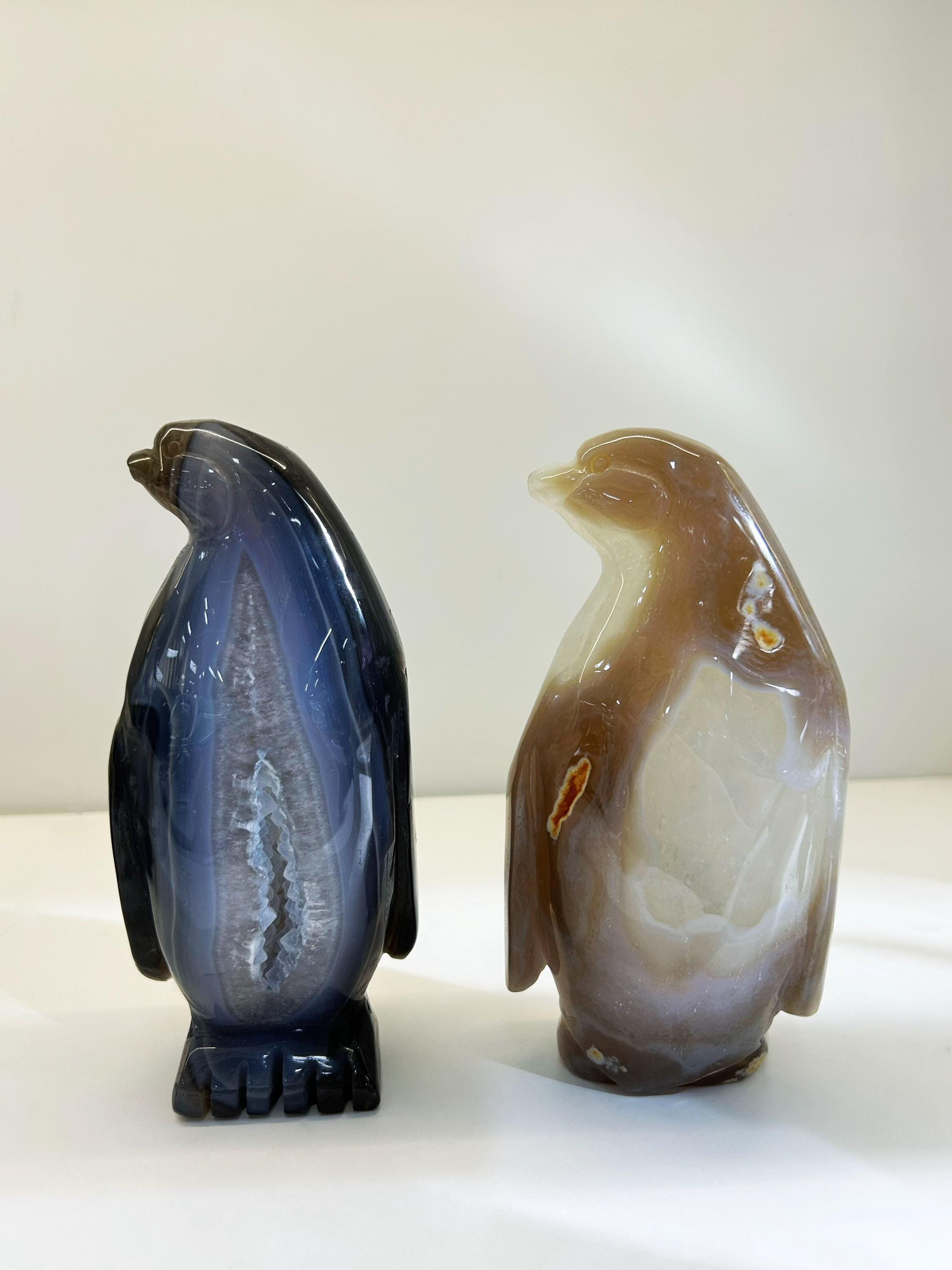 Natural Agate Geode Penguin Carving – Hand-Carved Crystal Animal Statue for Home Decor & Reiki Healing