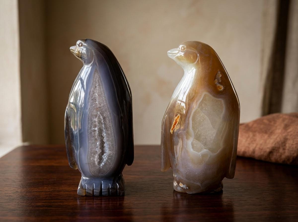 Natural Agate Geode Penguin Carving – Hand-Carved Crystal Animal Statue for Home Decor & Reiki Healing