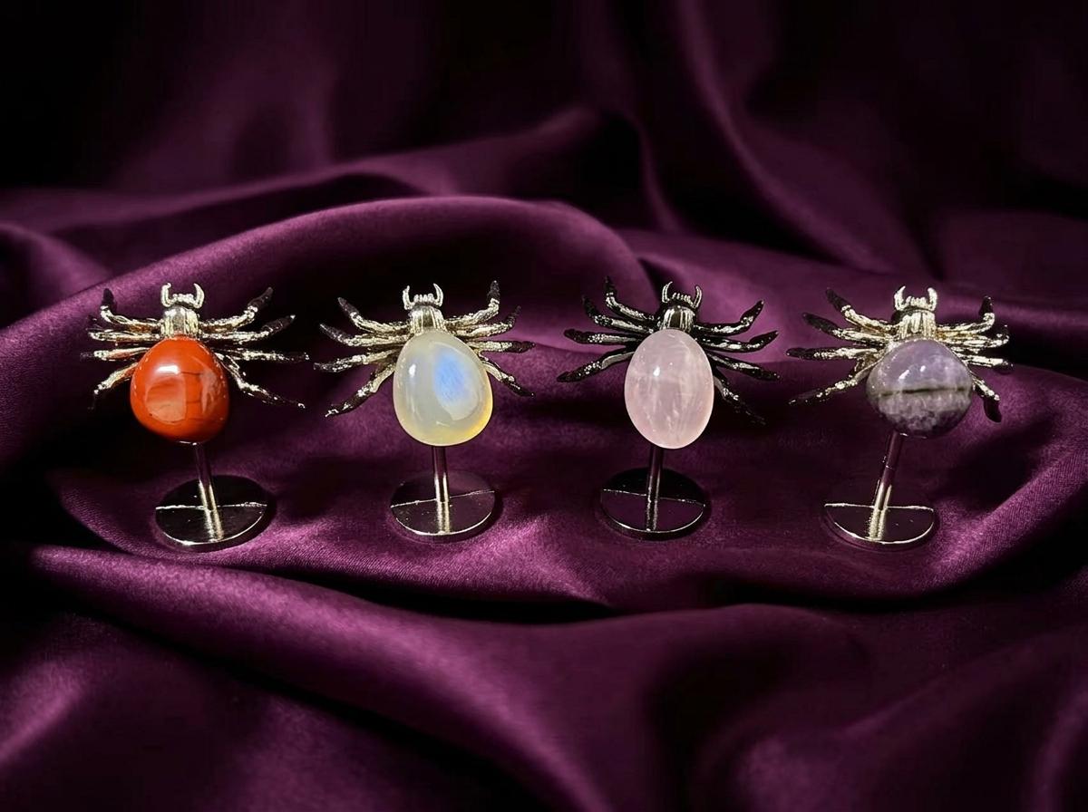 Crystal Spider Figurine, Gemstone Decor, Red Jasper / Rose Quartz / Amethyst / Clear Quartz, Gothic Altar Statue, Witchy Halloween Gift
