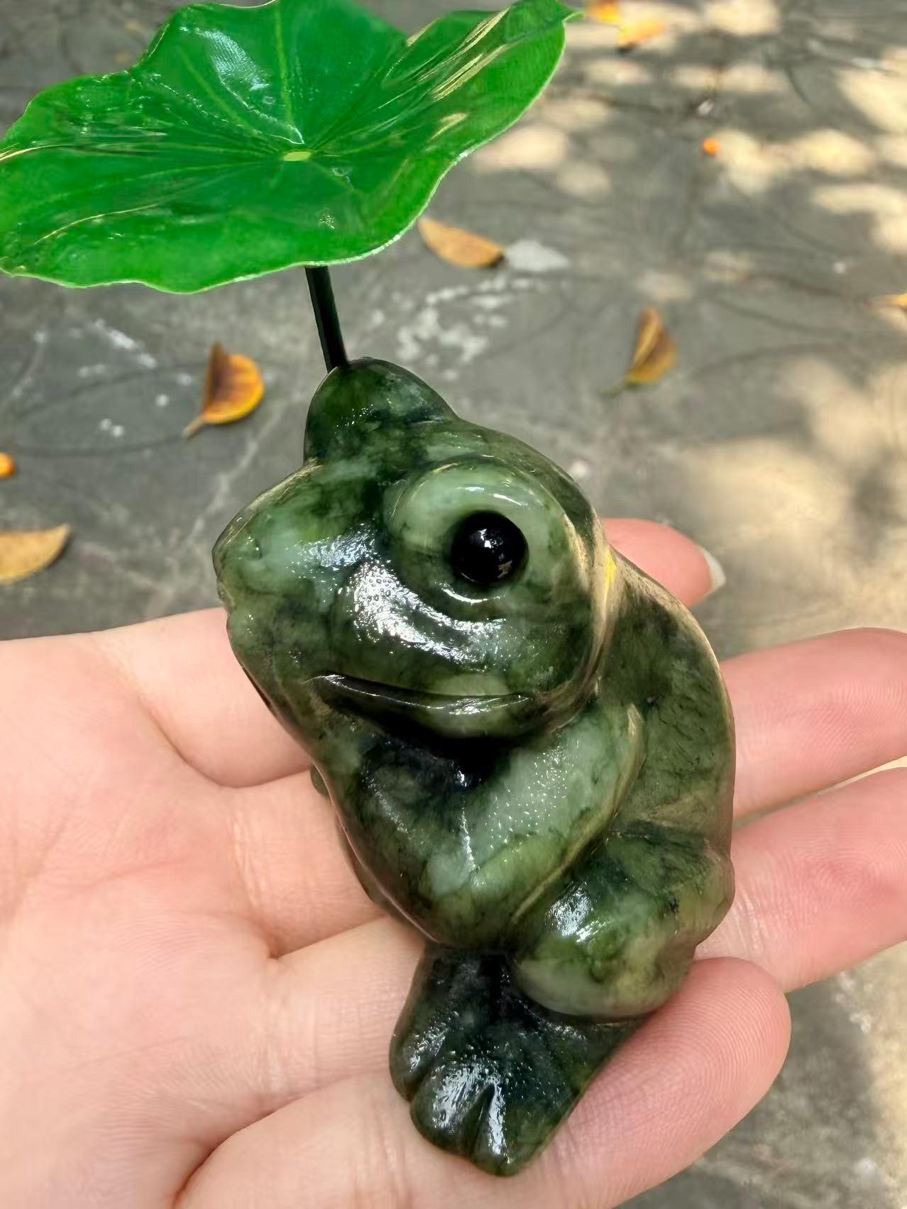 Frog Lover Crystal Figurine 2.0" Natural Green Jade With Lotus Leaf  Good Luck Gift