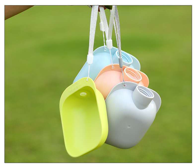 Pet portable cup portable dog water bottle hanging cat water Cup travel out dog water bottle pet drinking bowl