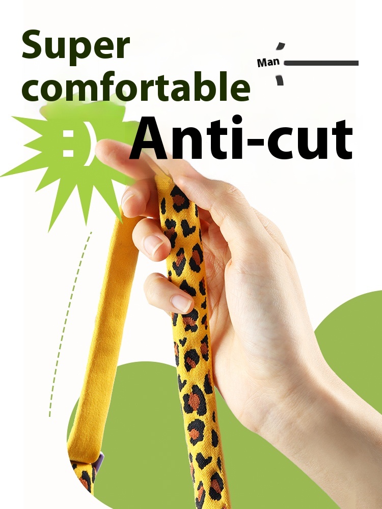 Hand holding rope p chain dog walking chest strap Internet celebrity Teddy Labrador training young puppy small medium and large dog collar