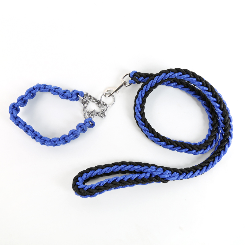 Dog hand holding rope dog chain rope collar golden retriever Alaska Samoyed large, medium and small dogs explosion-proof