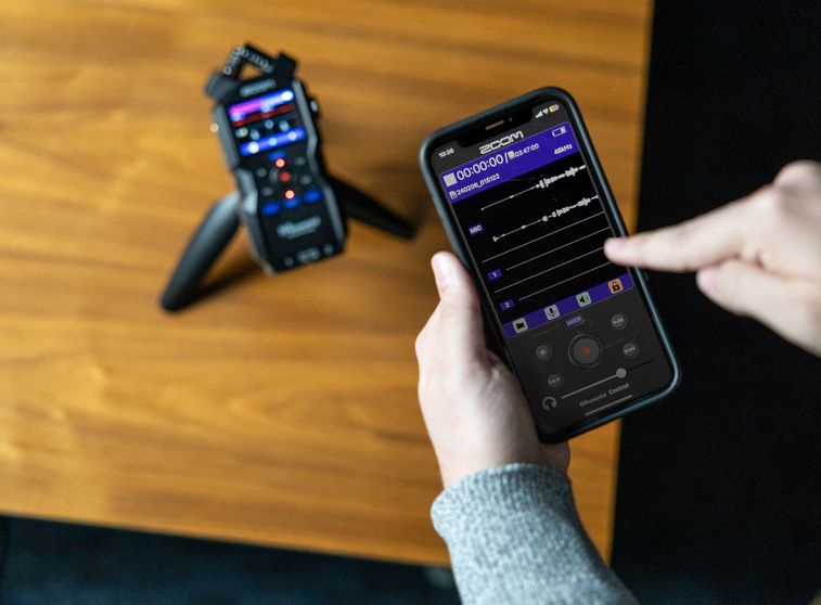 ZOOM H4essential HANDY RECORDER pairs with phones