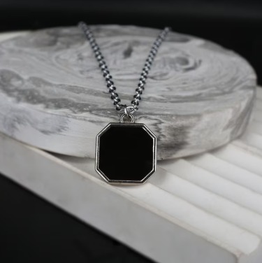 Magic Necklace-The Image Appears with Your Body Temperature!