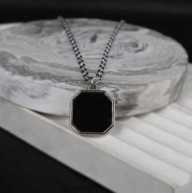 Magic Necklace-The Image Appears with Your Body Temperature!
