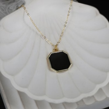 Magic Necklace-The Image Appears with Your Body Temperature!