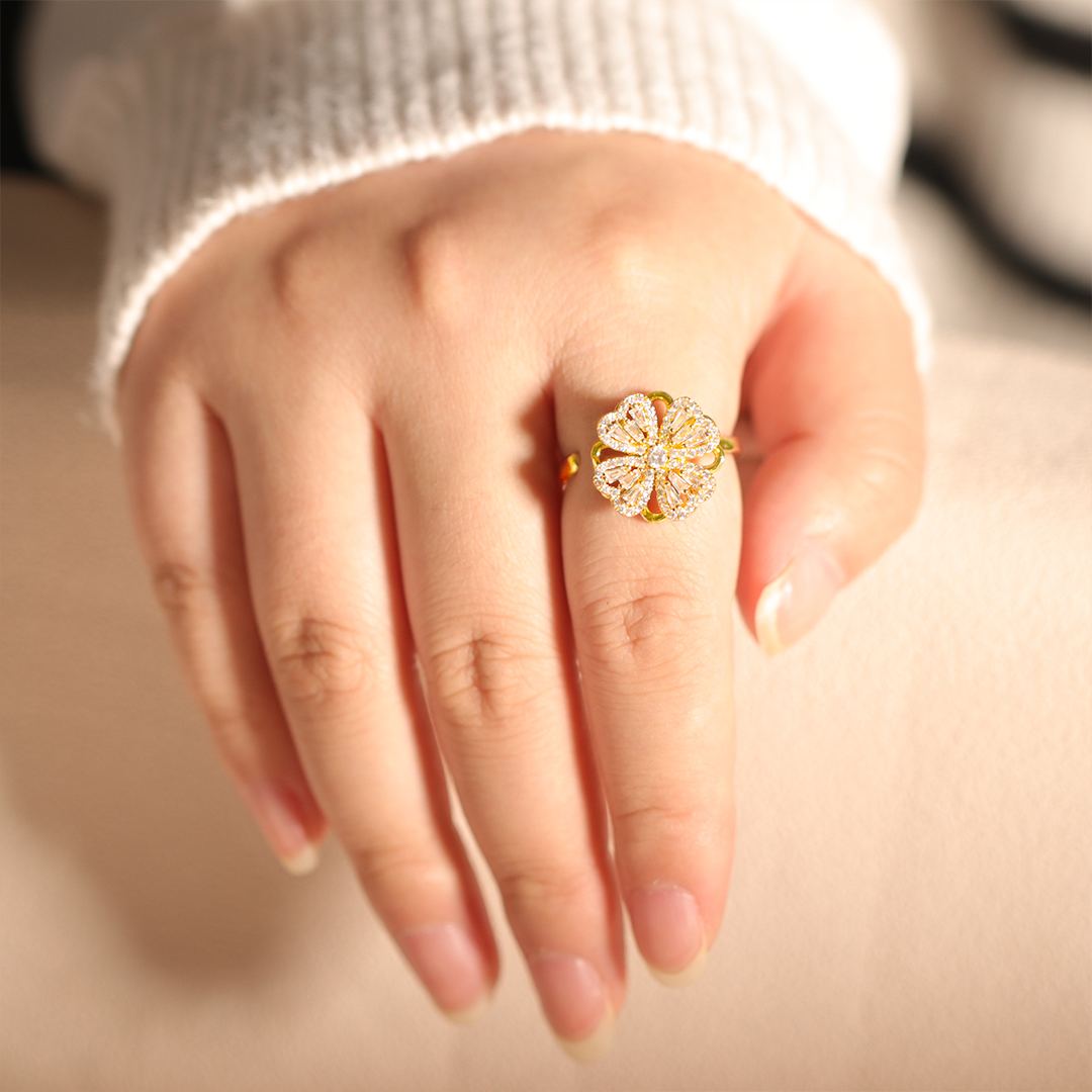 For Daughter - Golden Four Leaf Clover Rotating Stress Relief Ring