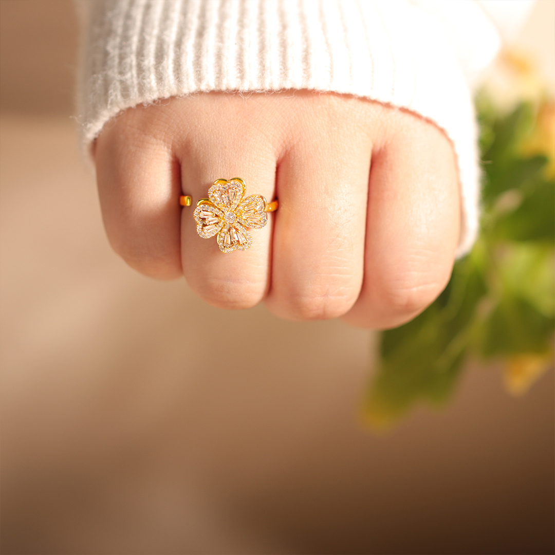 For Daughter - Golden Four Leaf Clover Rotating Stress Relief Ring