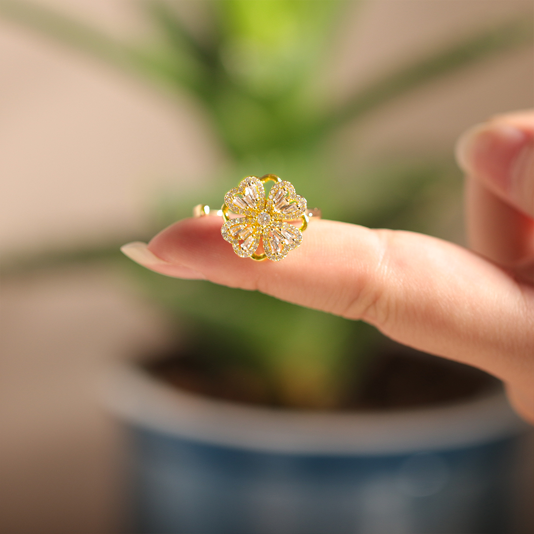 For Daughter - Golden Four Leaf Clover Rotating Stress Relief Ring