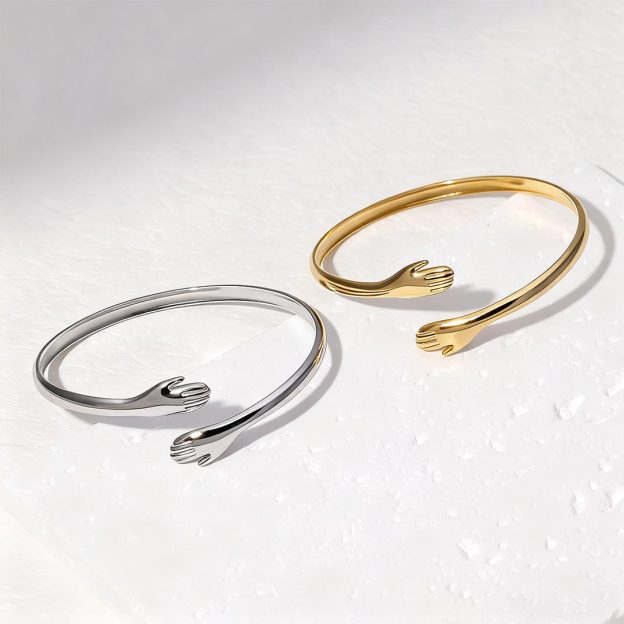 For Granddaughter-Always Keep Me In Your Heart Hug Bracelet