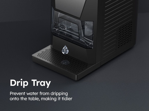 The Mojgar ice maker's drip tray prevents water from dripping onto the table, keeping your space tidy and clean.