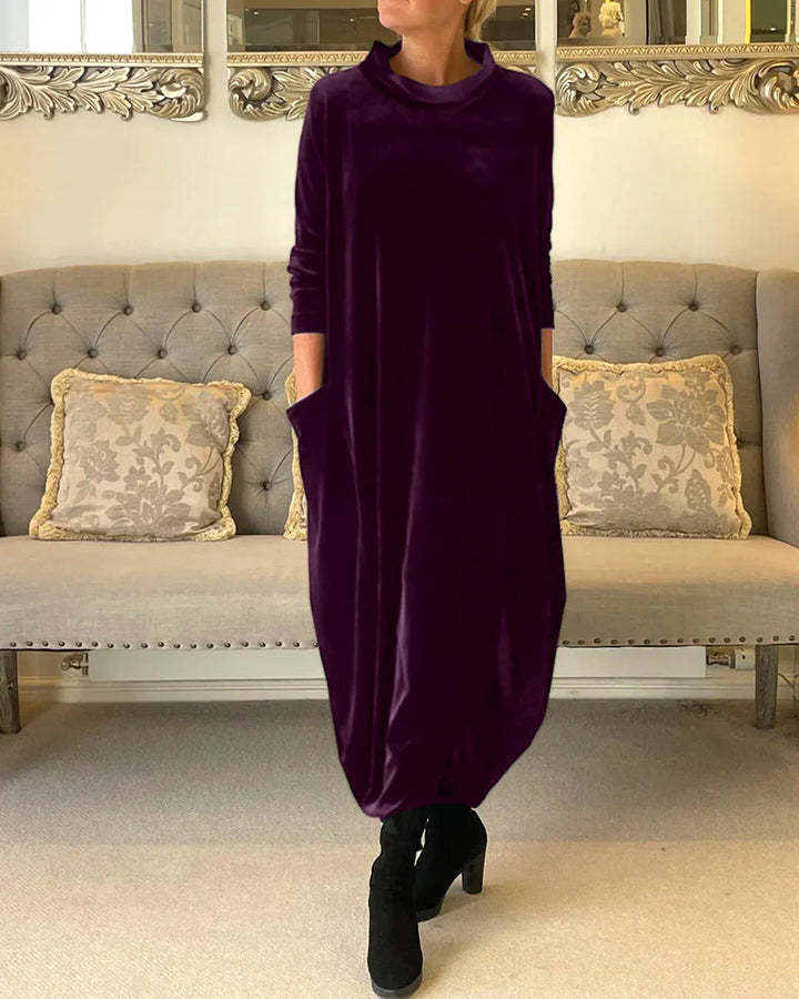 Stylish velvet dress with pockets