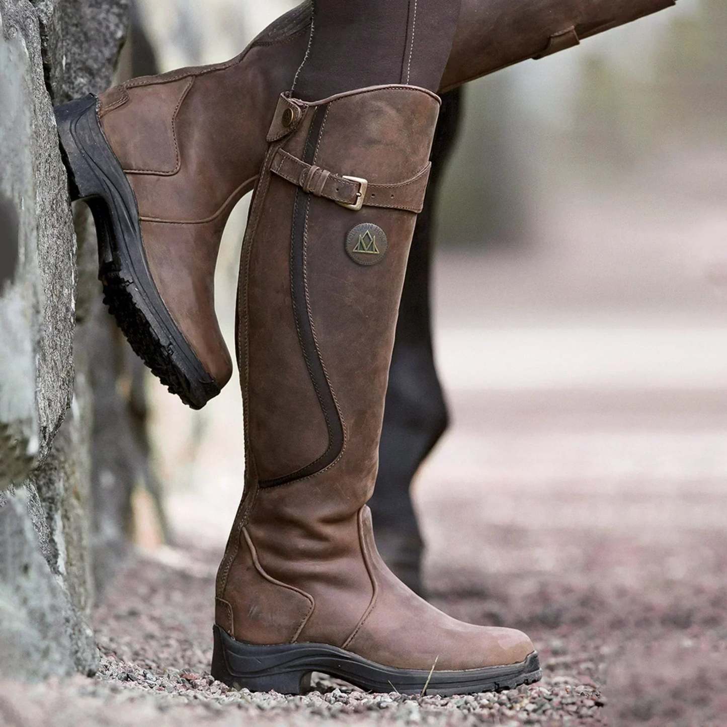 Women’s Elegant Waterproof Boots for All Seasons