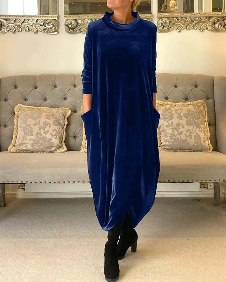Stylish velvet dress with pockets