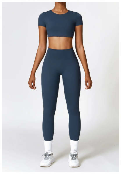 Seam Yoga Set With Crop Top