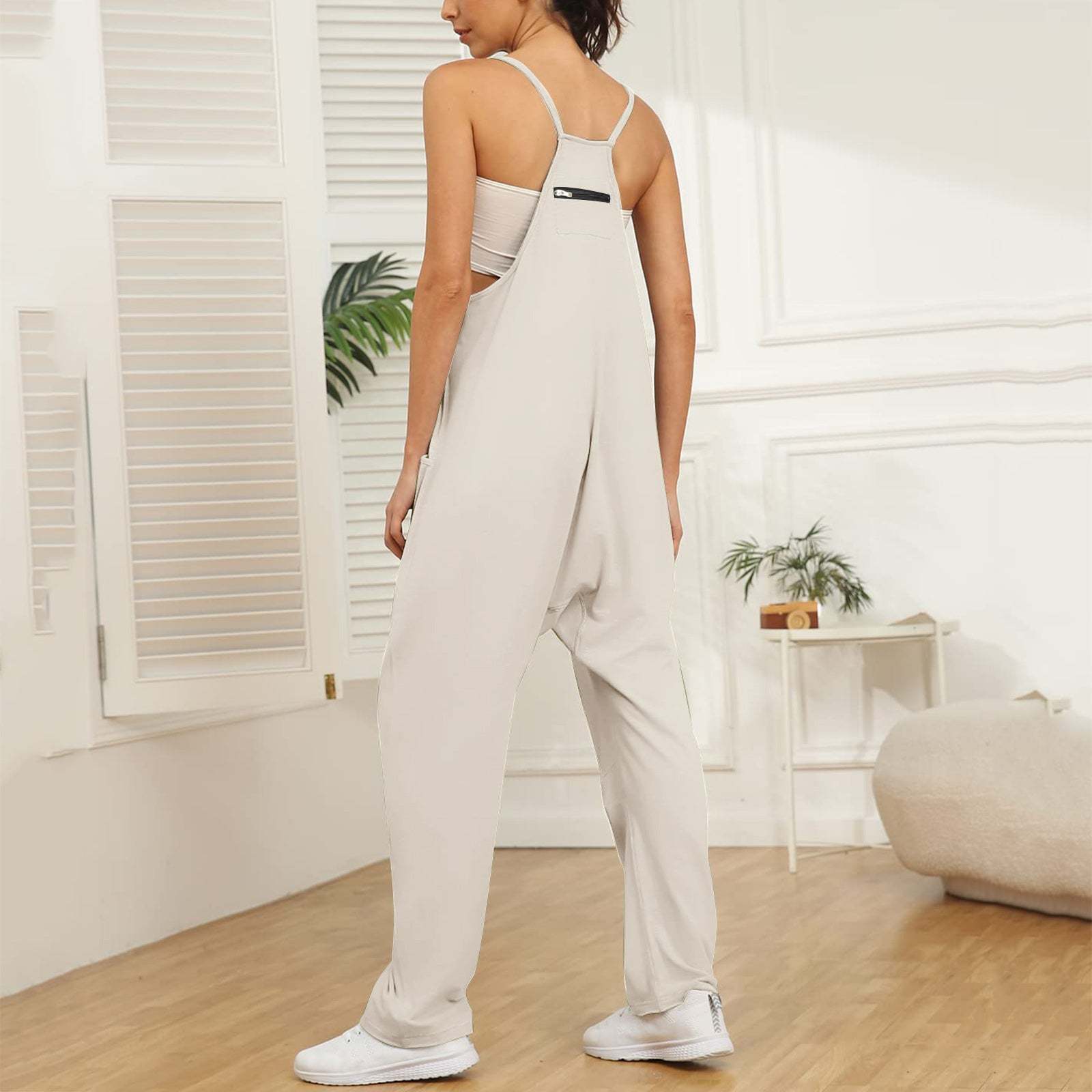 Jumpsuit with wide legs and pockets