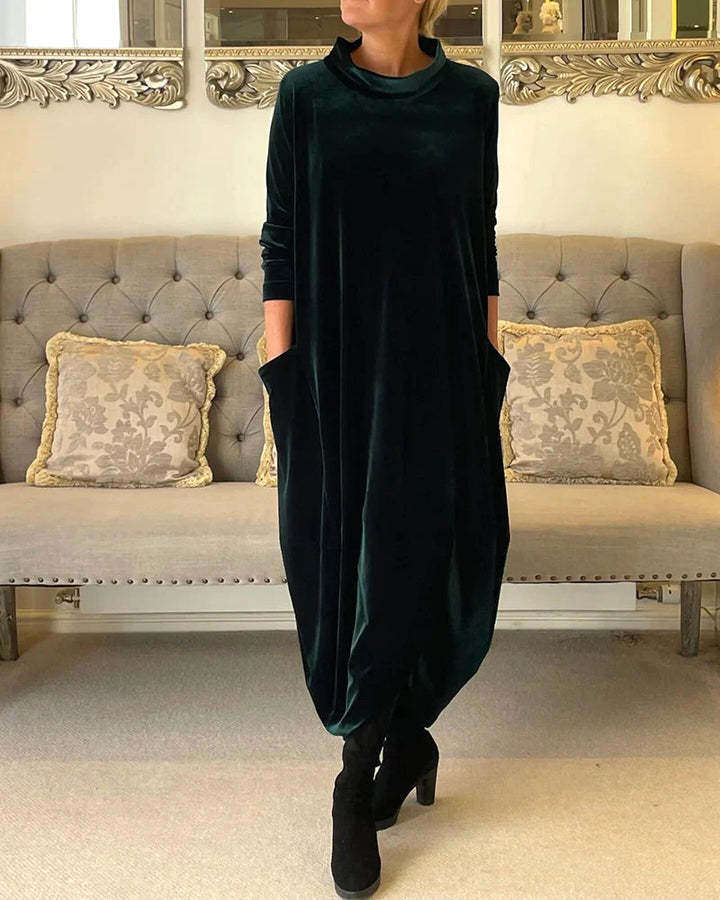 Stylish velvet dress with pockets