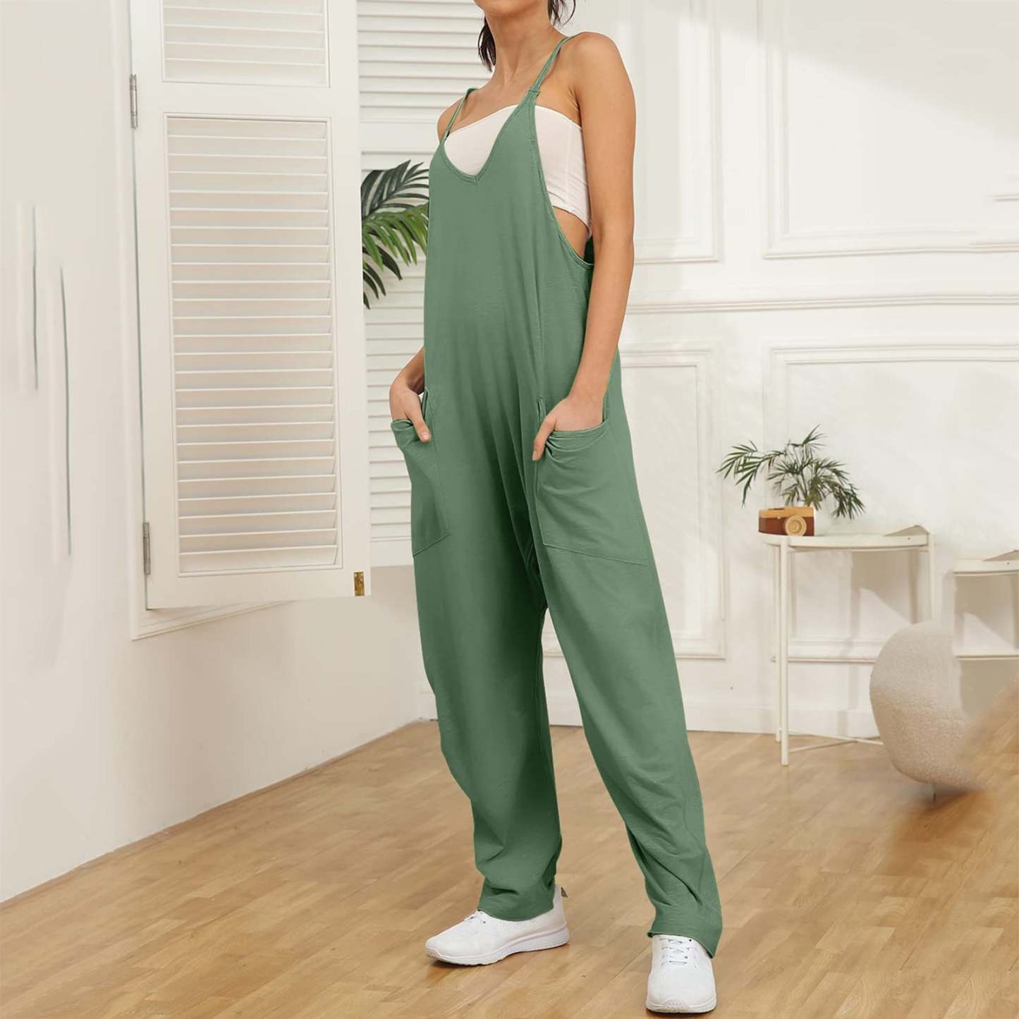 Jumpsuit with wide legs and pockets