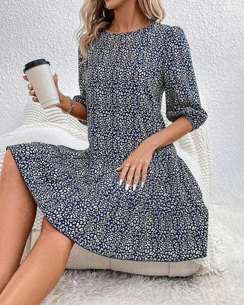 Elegant Dress with Round Neck