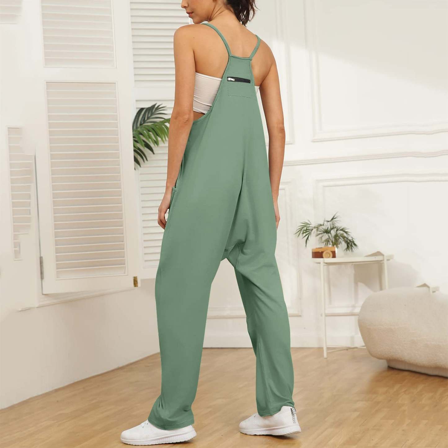 Jumpsuit with wide legs and pockets
