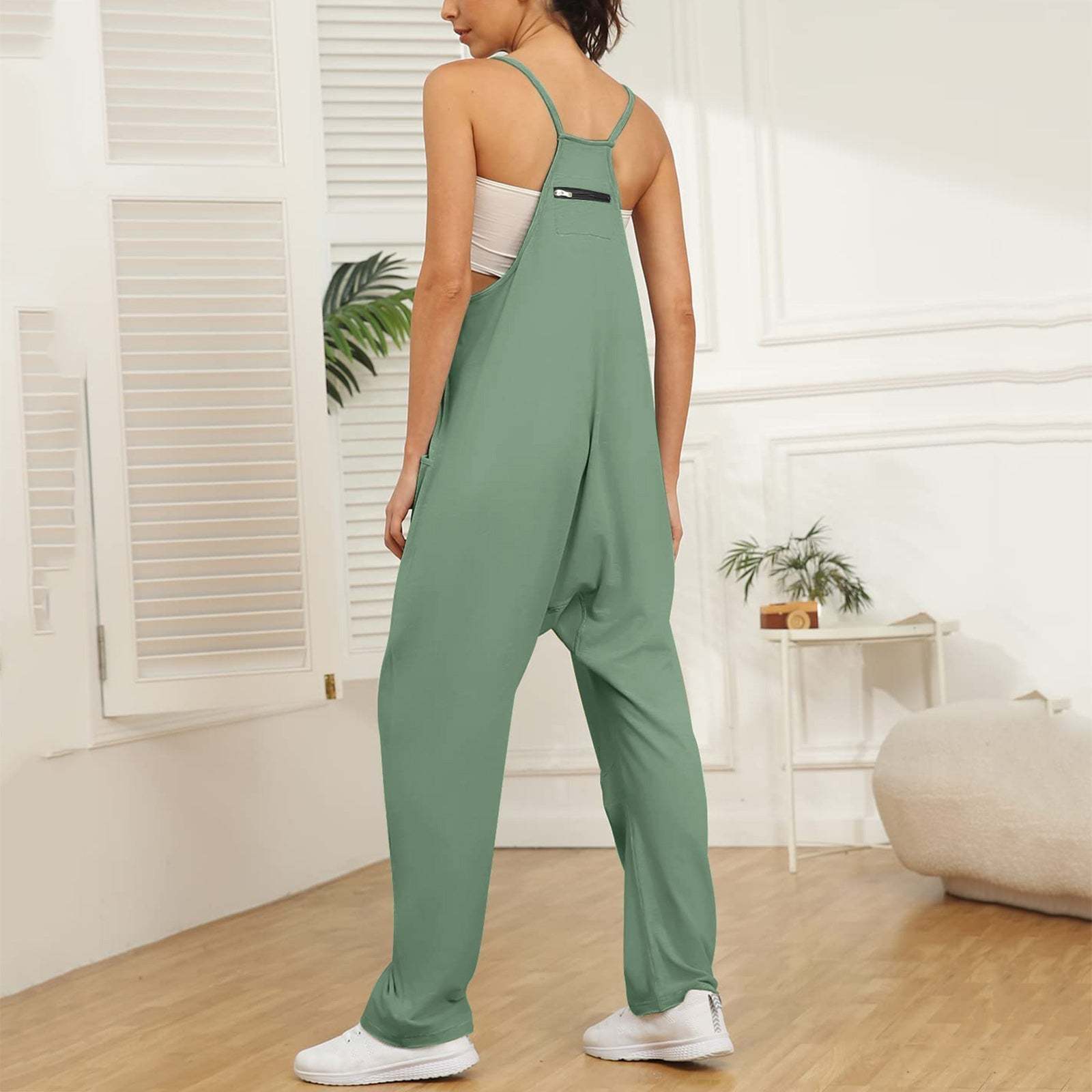 Jumpsuit with wide legs and pockets