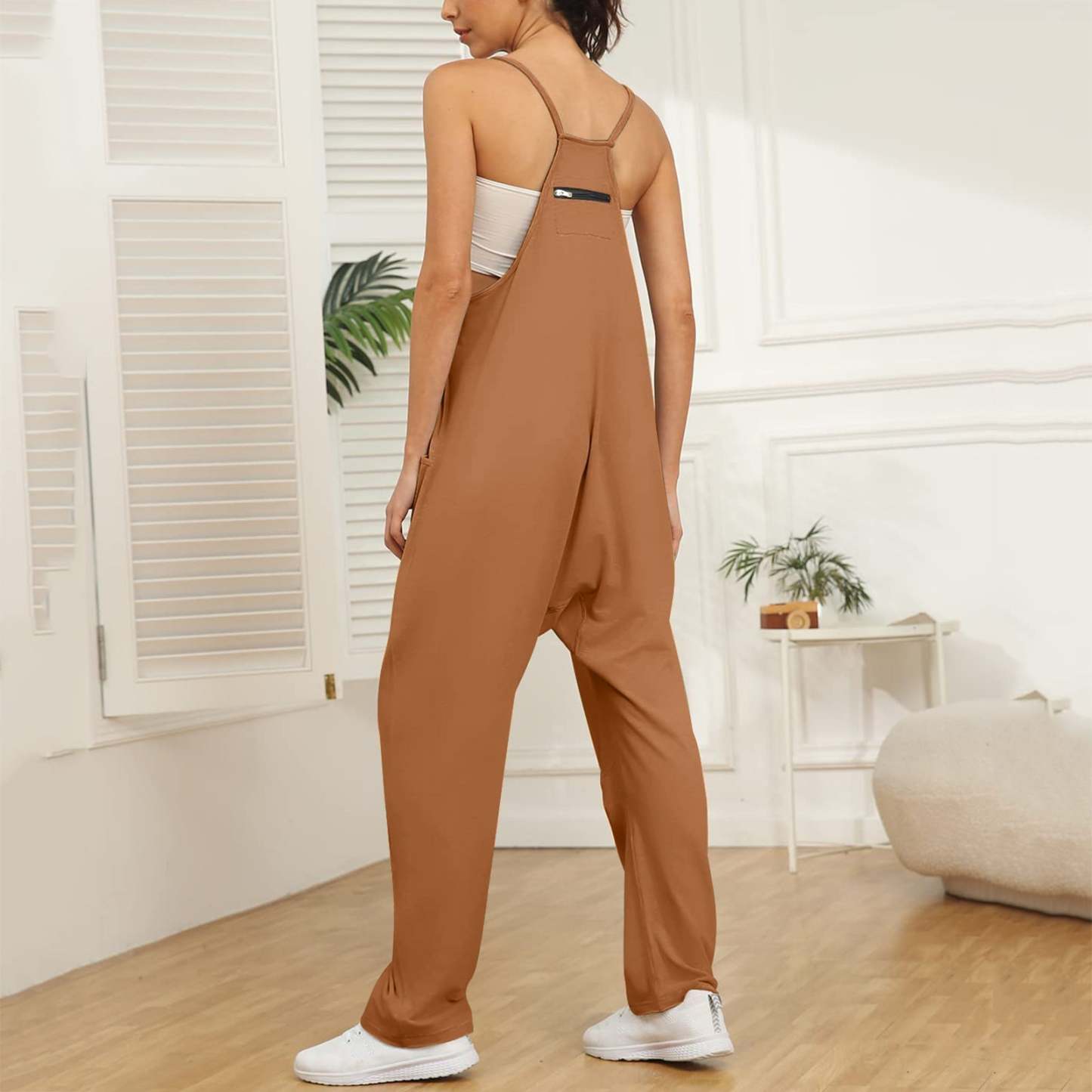 Jumpsuit with wide legs and pockets