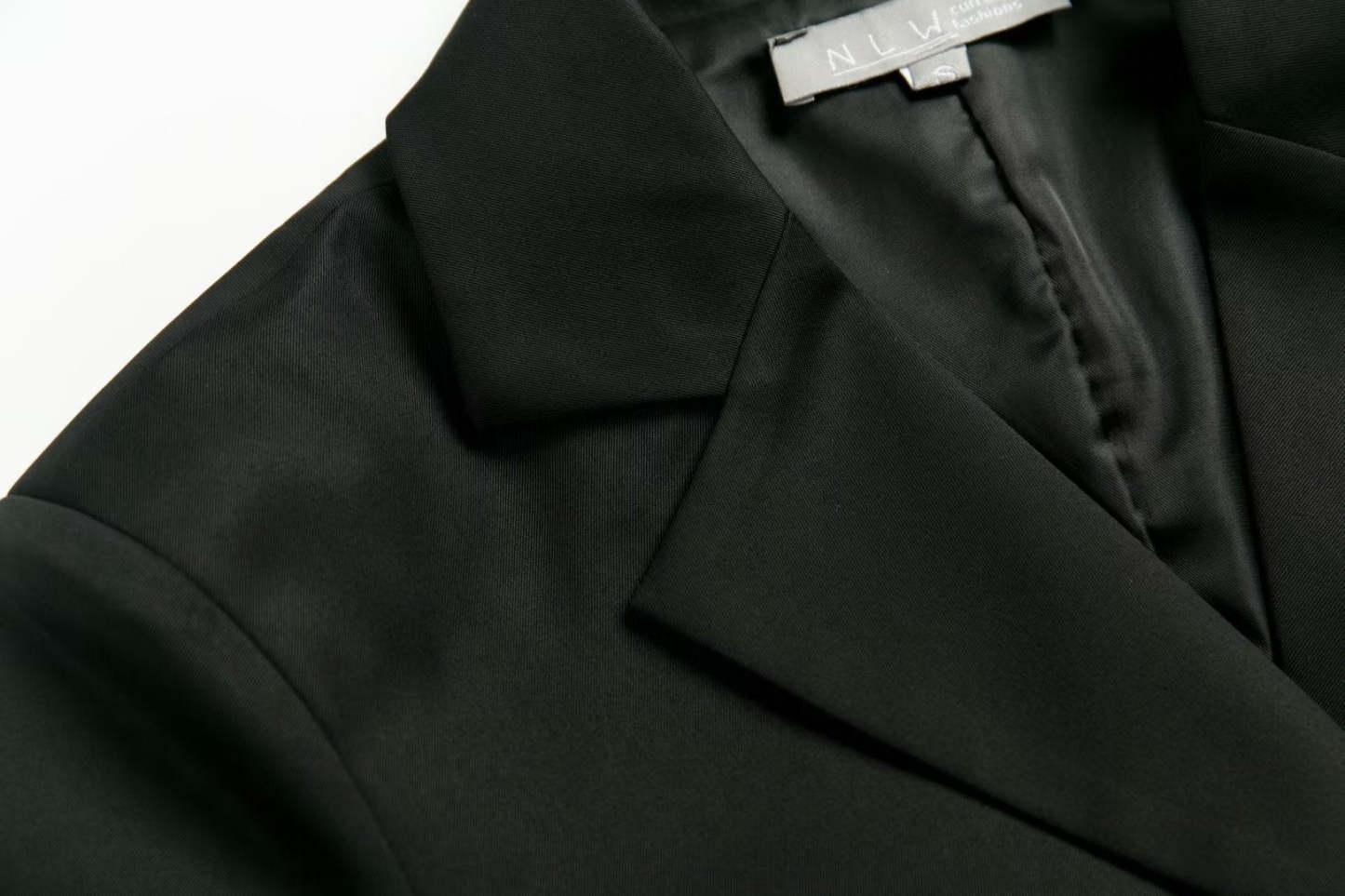 ANWrapped Cropped Blazer