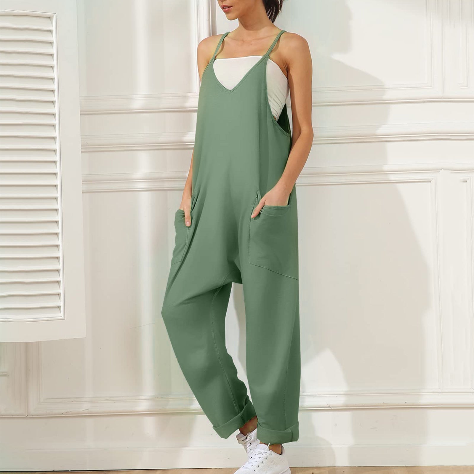 Jumpsuit with wide legs and pockets
