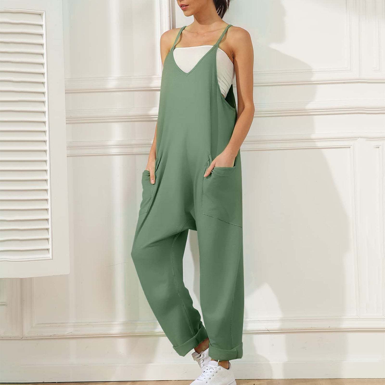 Jumpsuit with wide legs and pockets
