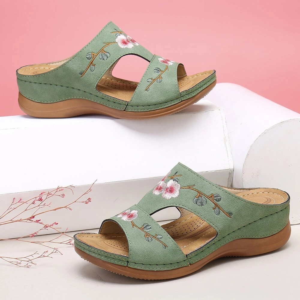 Beach Embroidery Flat Soft Non-Slip Women's Sandals 2023