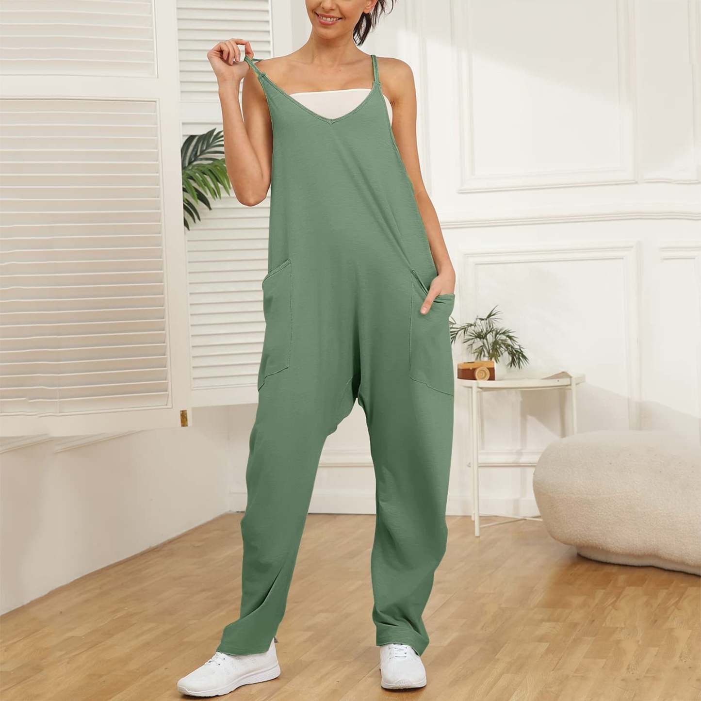 Jumpsuit with wide legs and pockets