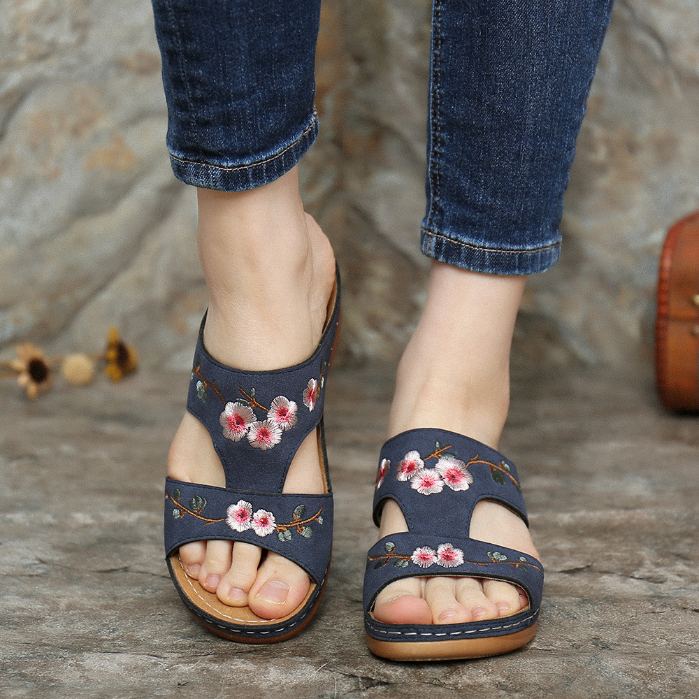 Beach Embroidery Flat Soft Non-Slip Women's Sandals 2023