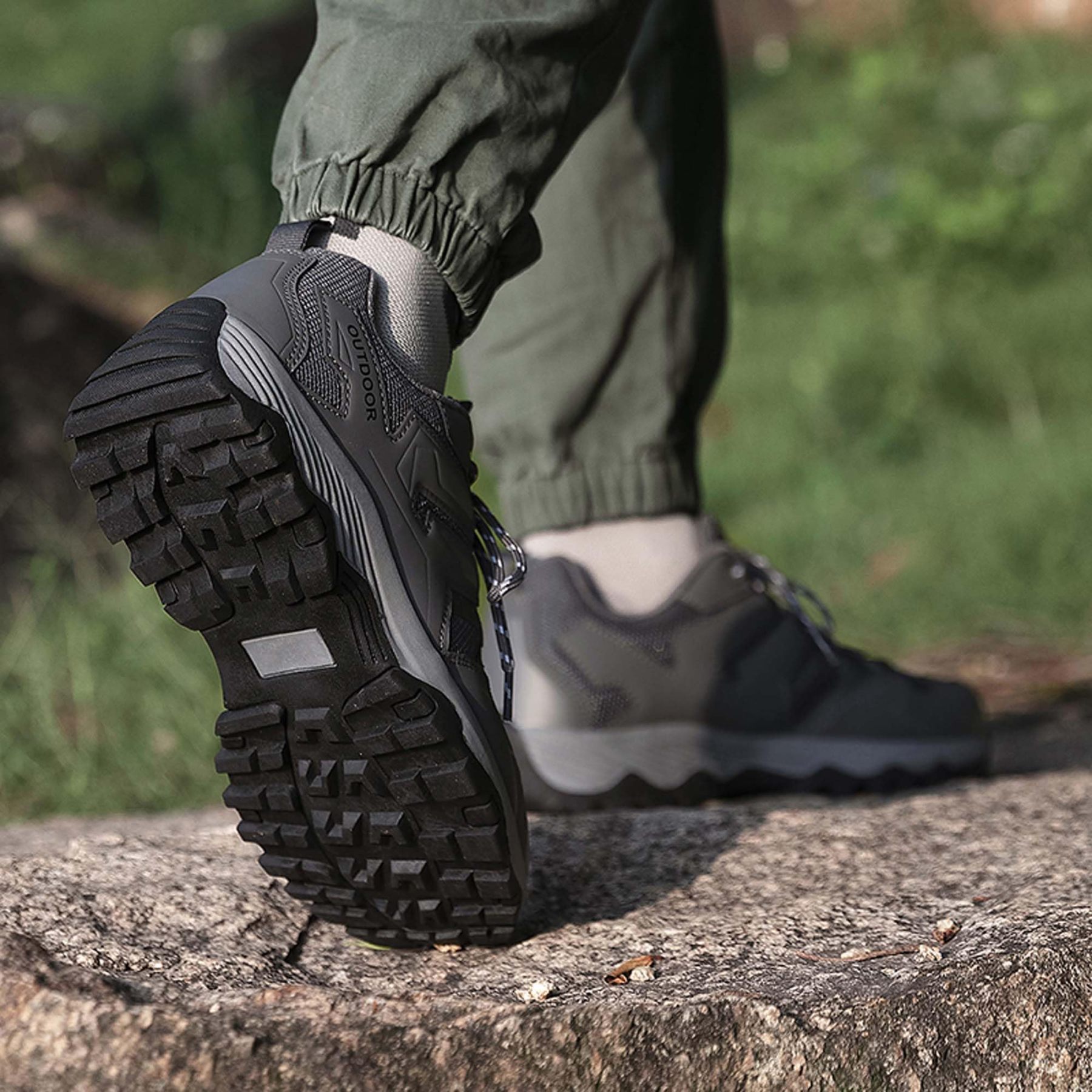 Couples outdoor hiking non-slip shoes