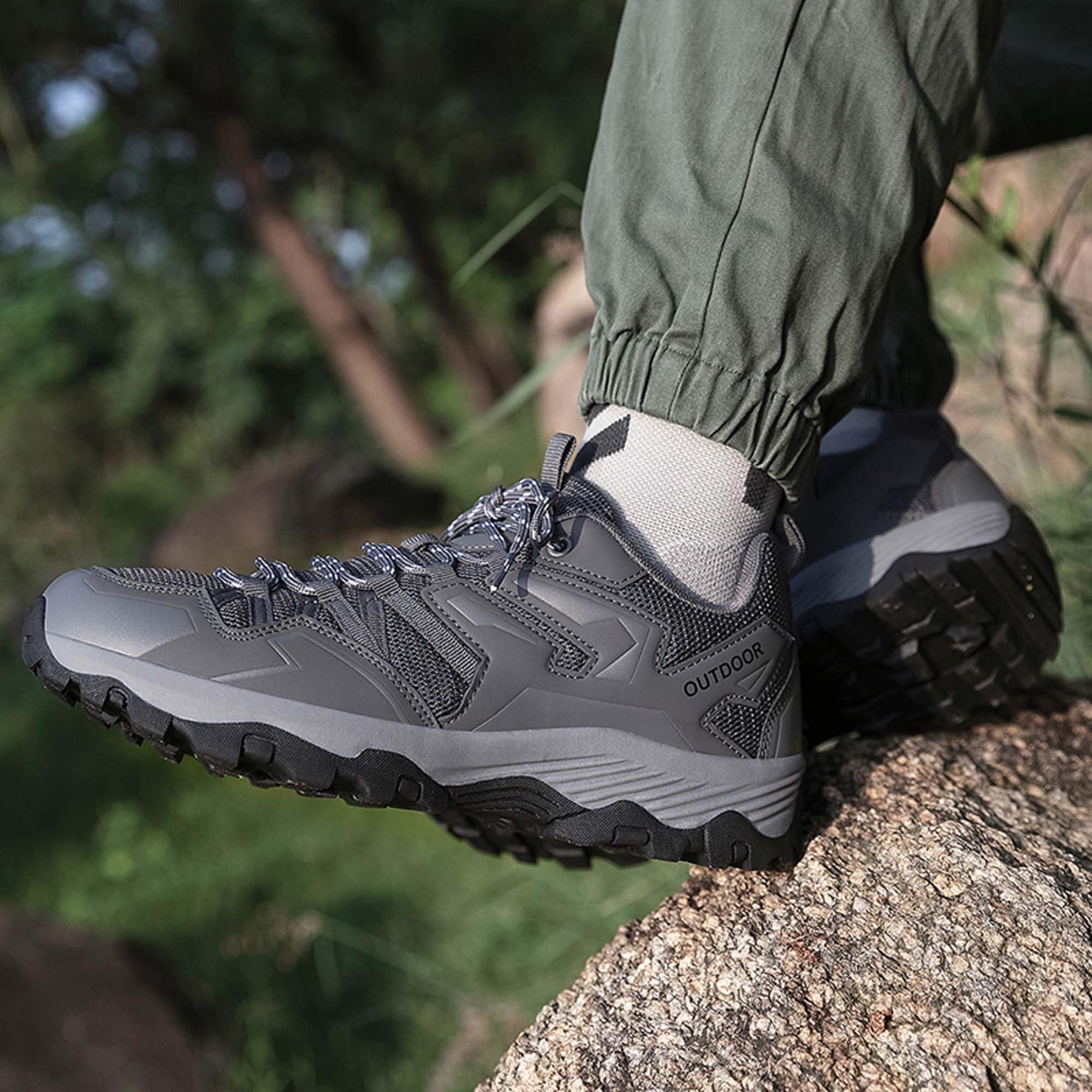 Couples outdoor hiking non-slip shoes