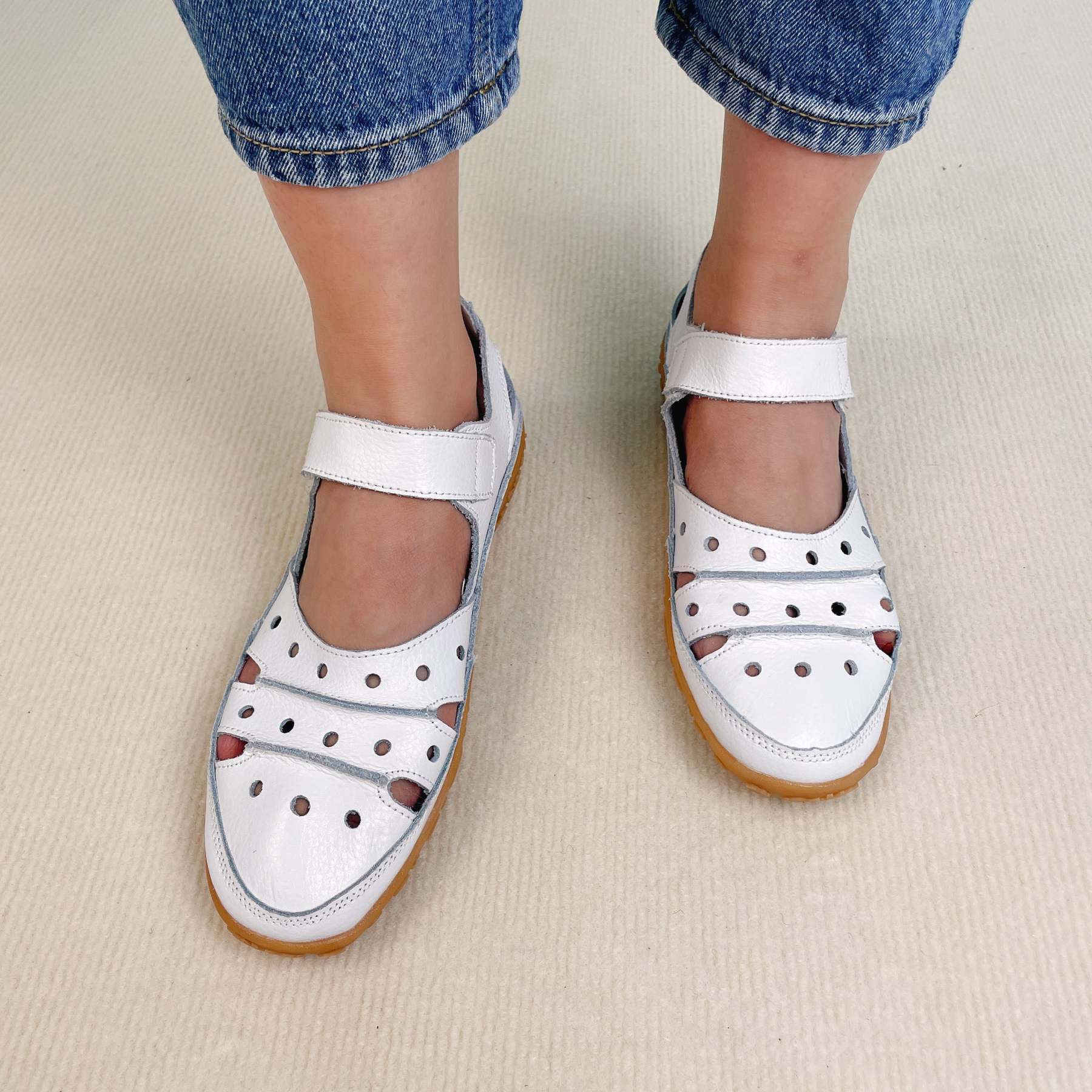 Women's Hollow Hook Flat Sandals 2: Comfort & Style in Every Step