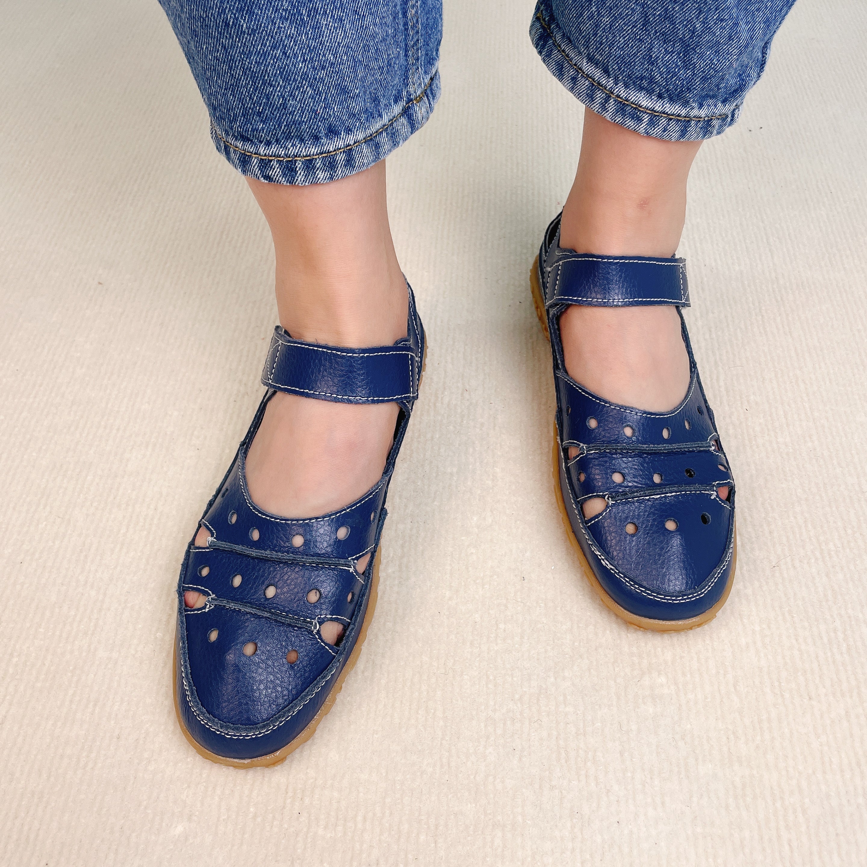 Women's Hollow Hook Flat Sandals 2: Comfort & Style in Every Step