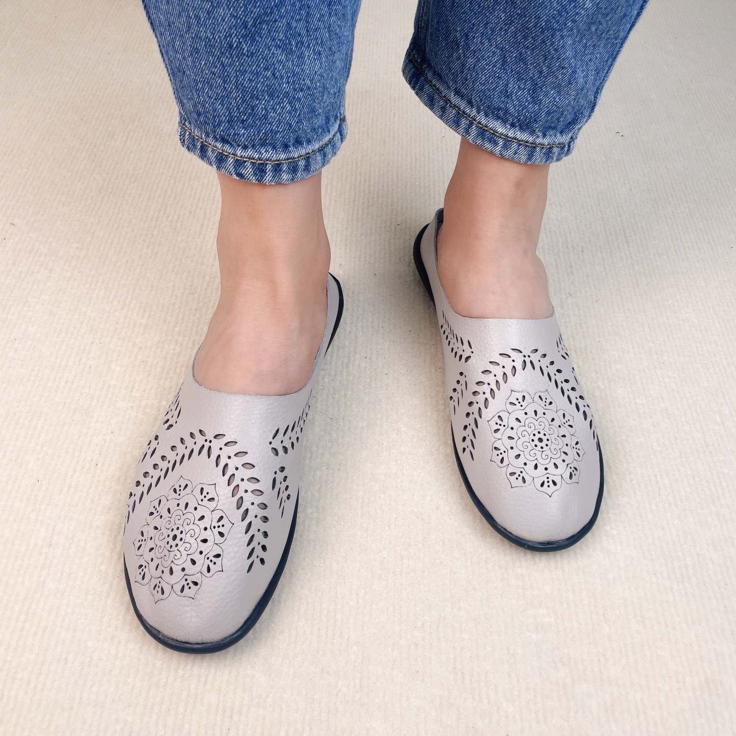 Casual All-match Hollow Slippers 2: Unmatched Comfort and All-Day Style