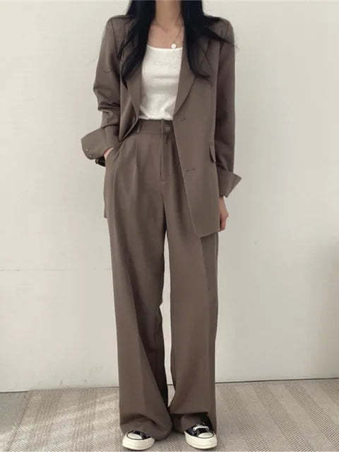 Fashionable Women's Tweed Suit