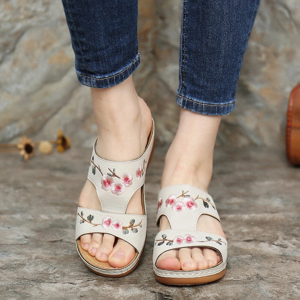 Beach Embroidery Flat Soft Non-Slip Women's Sandals 2023