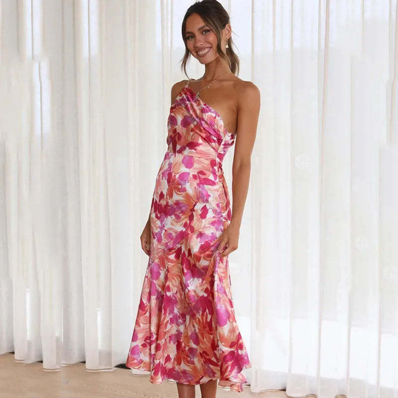 Shoulder-hugging dress