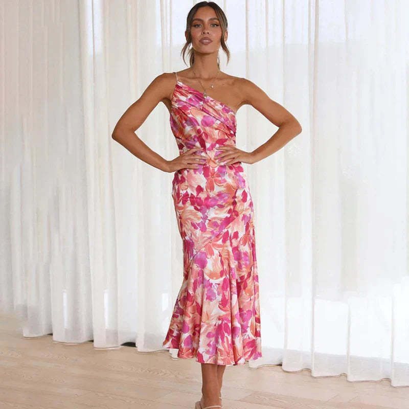 Shoulder-hugging dress
