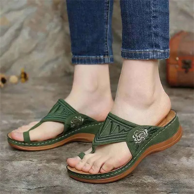 Women's Embroidered Comfortable Flip Flop Sandals