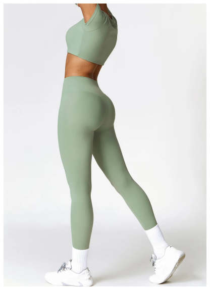 Seam Yoga Set With Crop Top