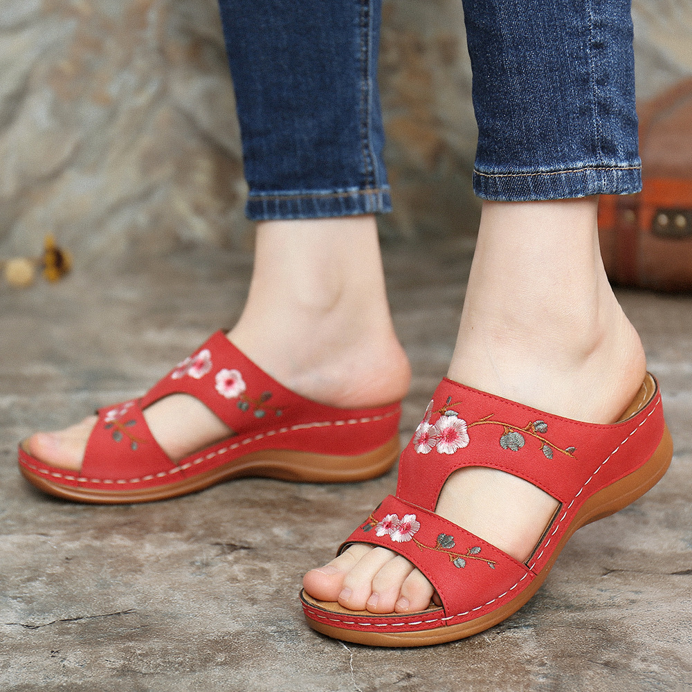 Beach Embroidery Flat Soft Non-Slip Women's Sandals 2023