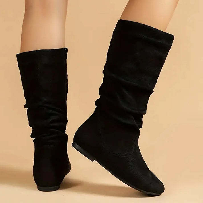 High boots with flat sole