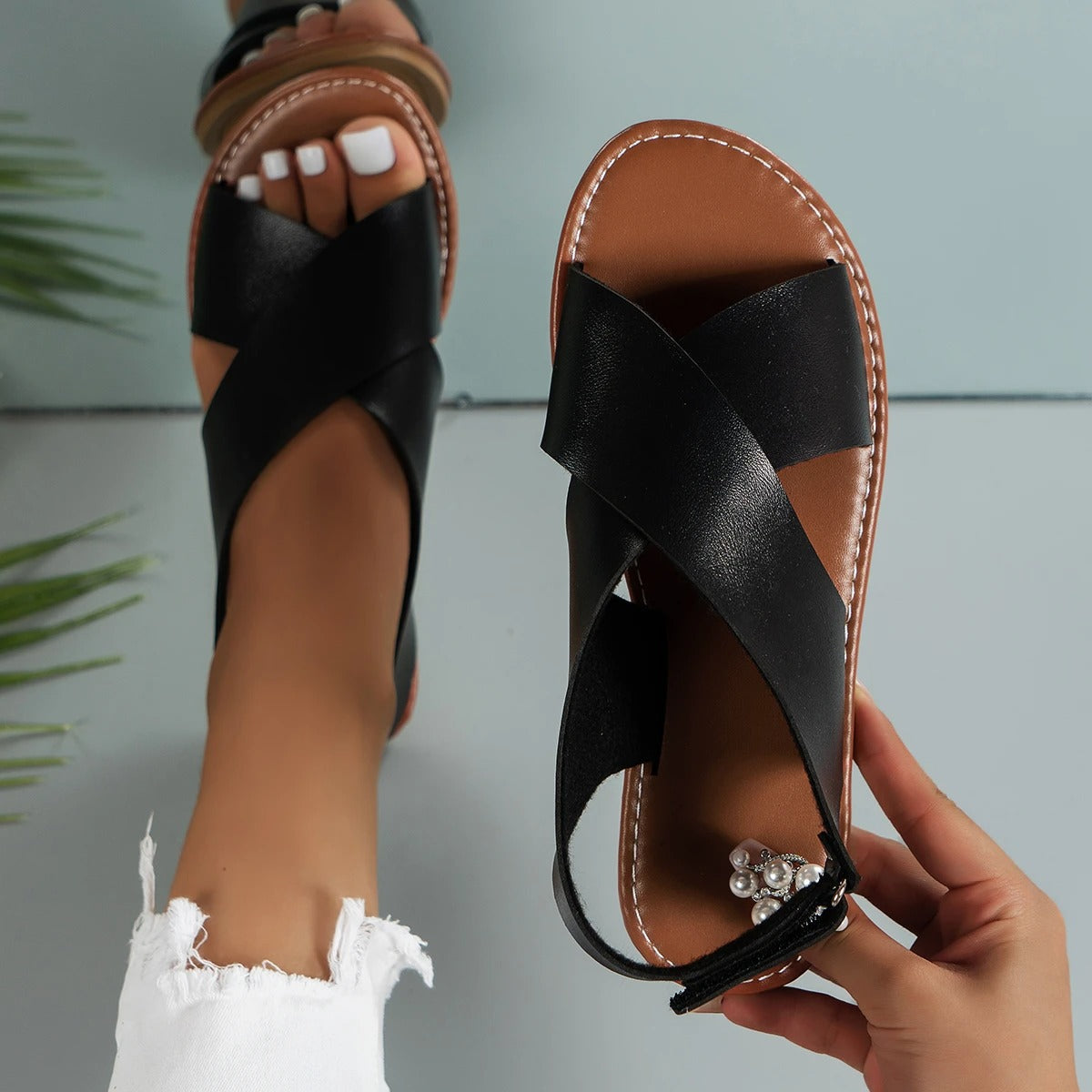 Ladies leather sandals with buckle